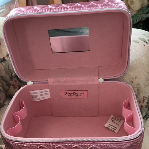 Juicy Couture Train Case NWT Beautiful and Sturdy for Travel and More - Picture 2 of 6